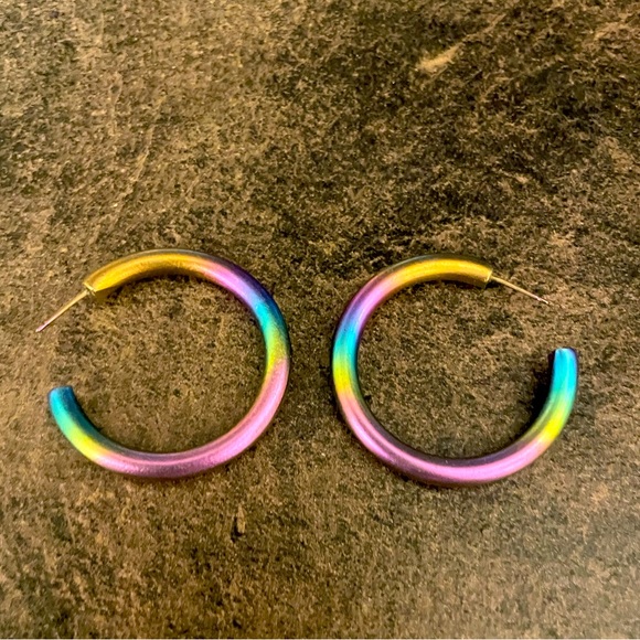 Vintage Avon Rainbow Earring Hoops w/ Surgical Steel Post / 1992 / EC ๐๐ค - Picture 1 of 4